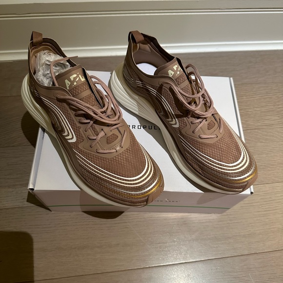 New with Tags APL Streamline Sneakers - Picture 2 of 3